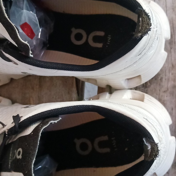 On cloud running shoes - Picture 8 of 10